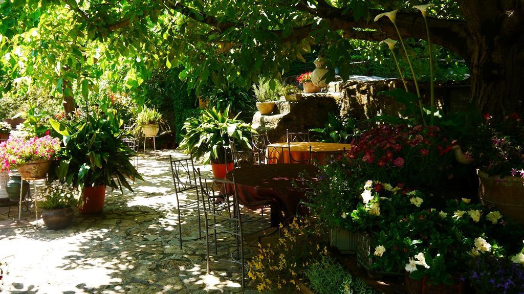 Hotel Restaurant El Pati Peratallada Exterior photo